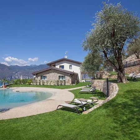 Villa Divina - Apt Divina Con Piscina E Vista Lago คาสเตลเล็ตโต ดิ เบรนโซเน ภายนอก รูปภาพ