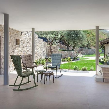 Villa Divina - Apt Divina Con Piscina E Vista Lago คาสเตลเล็ตโต ดิ เบรนโซเน ภายนอก รูปภาพ