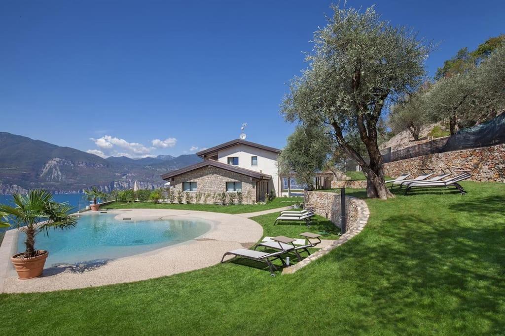 Villa Divina - Apt Divina Con Piscina E Vista Lago คาสเตลเล็ตโต ดิ เบรนโซเน ภายนอก รูปภาพ