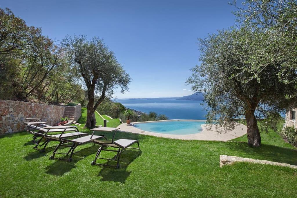 Villa Divina - Apt Divina Con Piscina E Vista Lago คาสเตลเล็ตโต ดิ เบรนโซเน ภายนอก รูปภาพ