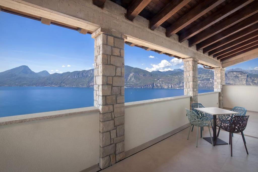 Villa Divina - Apt Divina Con Piscina E Vista Lago คาสเตลเล็ตโต ดิ เบรนโซเน ภายนอก รูปภาพ