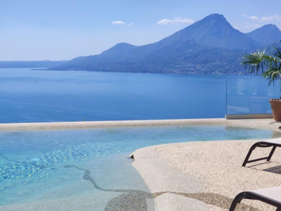Villa Divina - Apt Divina Con Piscina E Vista Lago คาสเตลเล็ตโต ดิ เบรนโซเน ภายนอก รูปภาพ