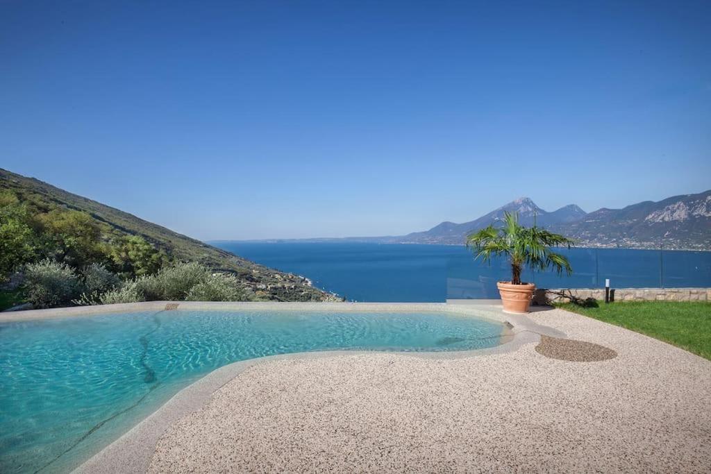Villa Divina - Apt Divina Con Piscina E Vista Lago คาสเตลเล็ตโต ดิ เบรนโซเน ภายนอก รูปภาพ