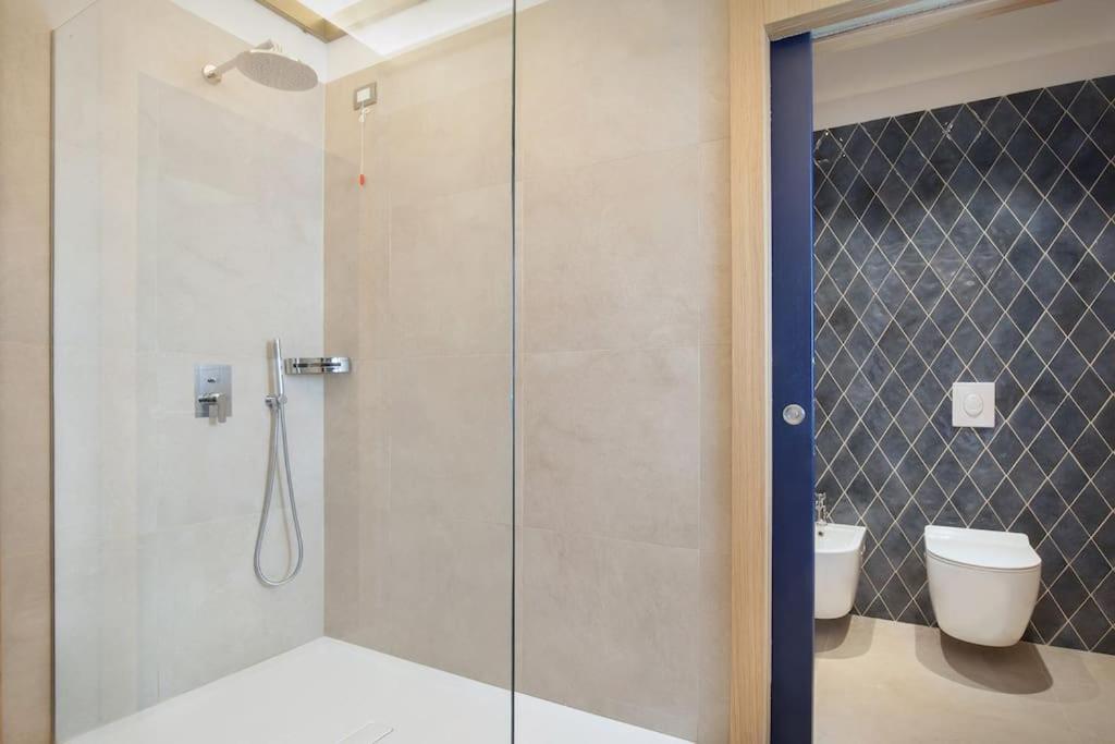 Villa Divina - Apt Divina Con Piscina E Vista Lago คาสเตลเล็ตโต ดิ เบรนโซเน ภายนอก รูปภาพ