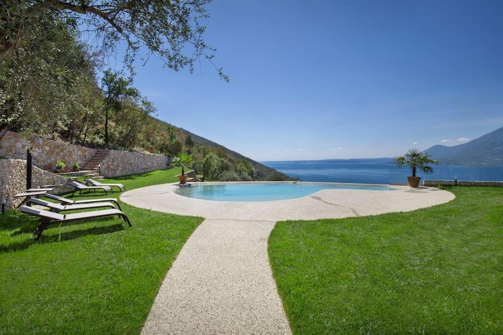 Villa Divina - Apt Divina Con Piscina E Vista Lago คาสเตลเล็ตโต ดิ เบรนโซเน ภายนอก รูปภาพ