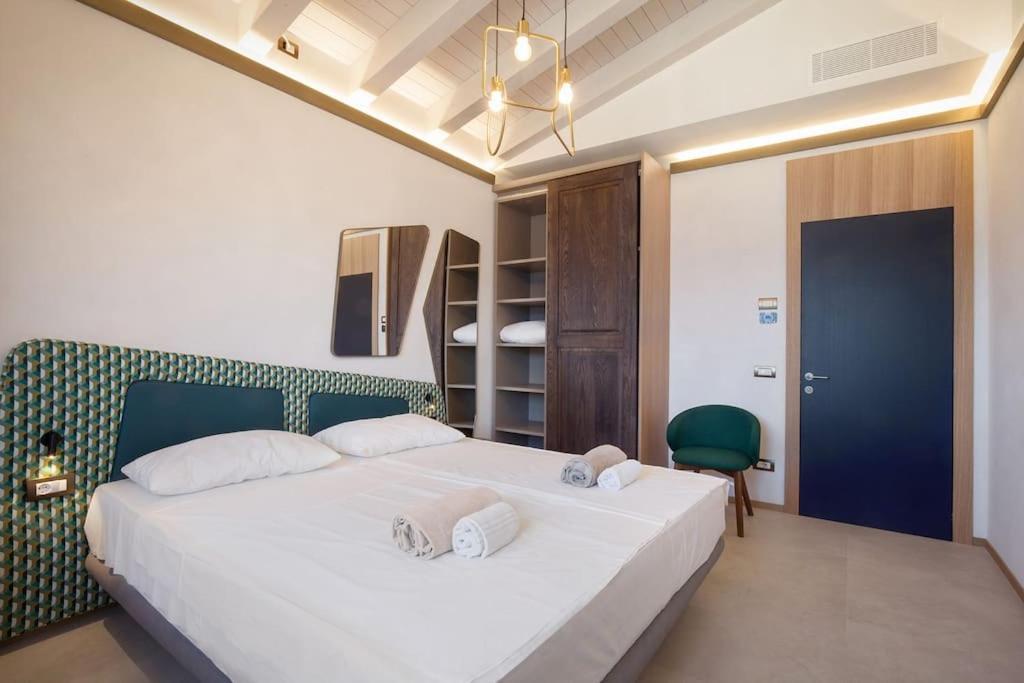 Villa Divina - Apt Divina Con Piscina E Vista Lago คาสเตลเล็ตโต ดิ เบรนโซเน ภายนอก รูปภาพ