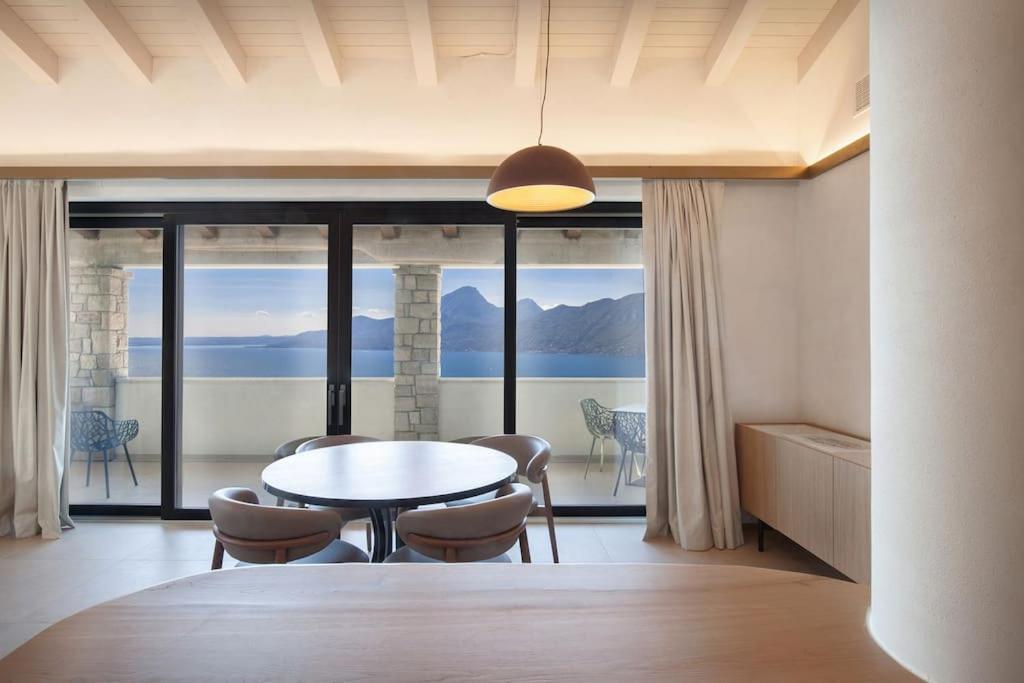 Villa Divina - Apt Divina Con Piscina E Vista Lago คาสเตลเล็ตโต ดิ เบรนโซเน ภายนอก รูปภาพ